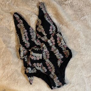 Kahulalea floral One-Piece Swimsuit